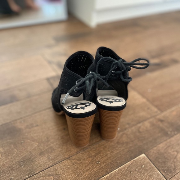 Open toe bootie with laces back - Picture 2 of 3